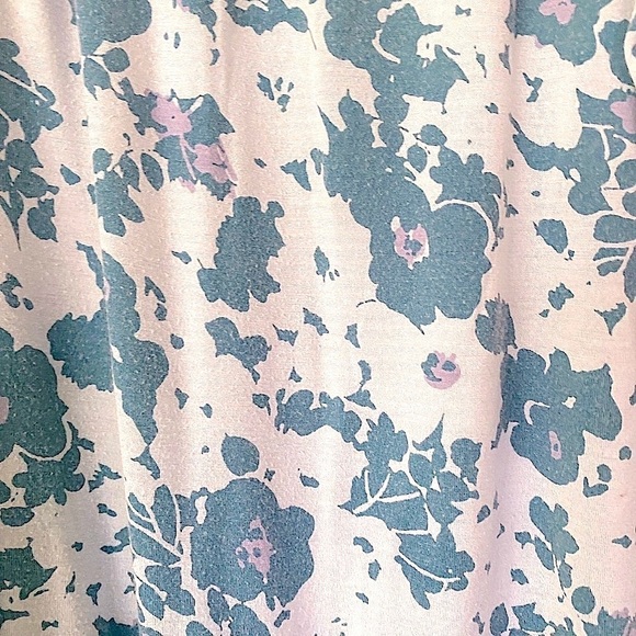 LC Teal Blue Gray Floral Women's Top Size Medium Banded Hem Short Sleeves Top - Picture 4 of 7